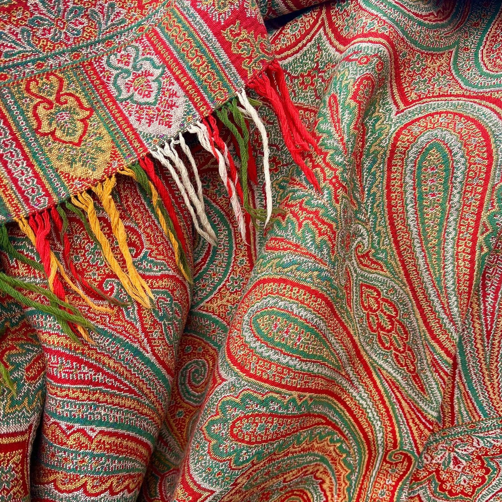 Stunning Victorian Paisley Woollen Shawl - DEtail View - 3