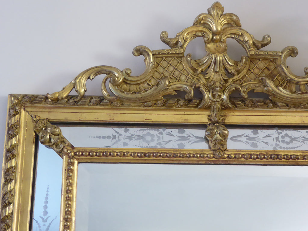 19th Century Giltwood Wall Mirror detail - top view