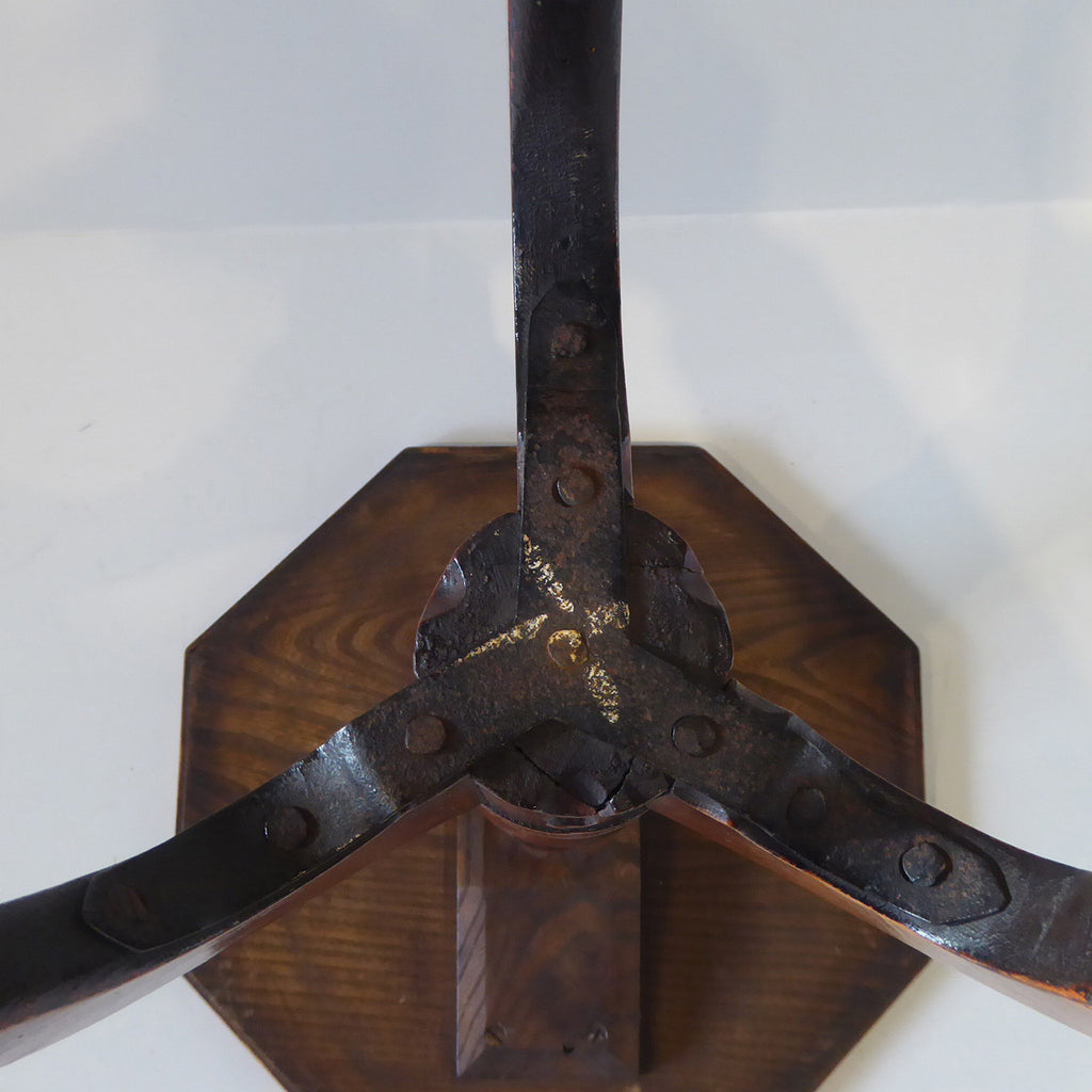 George III Elm Pedestal Table - Underside View -6