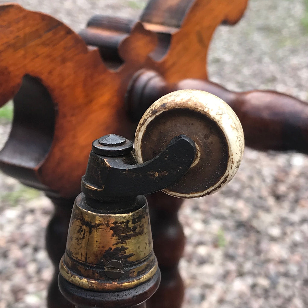 Walnut Baby Sutherland Table ob Bobbin Supports - Detail View - 5