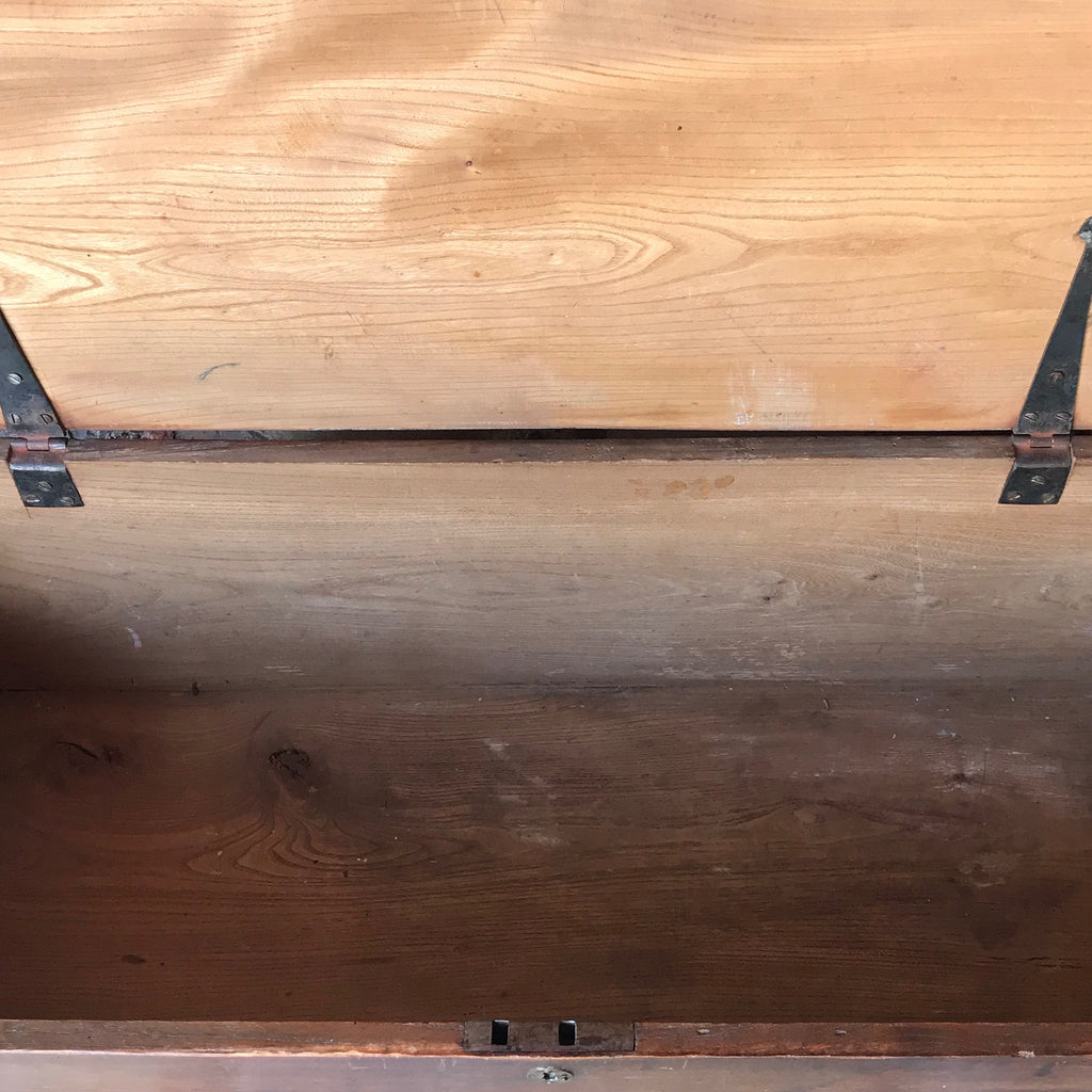 Early 19th Century Elm Blanket Box - Inside View - 6
