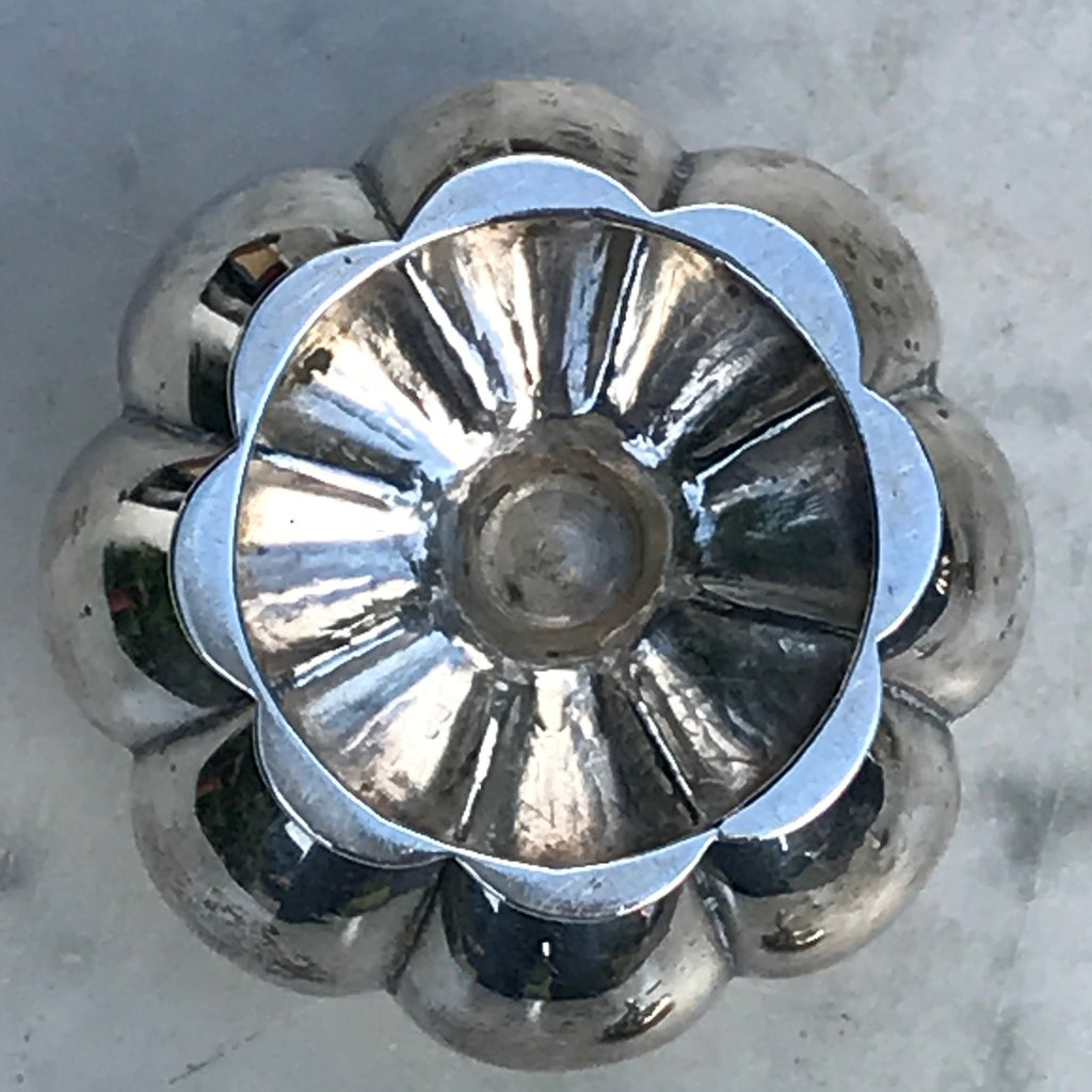 Pair of Victorian Silver Pepperettes - Underside View - 111