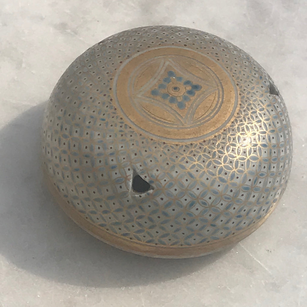 Late 19th Century Japanese Porcelain Censor - Detail View - 8