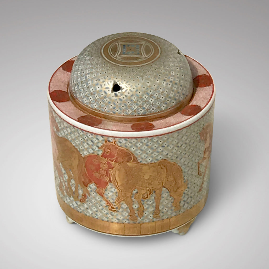 Late 19th Century Japanese Porcelain Censor - Main View - 3