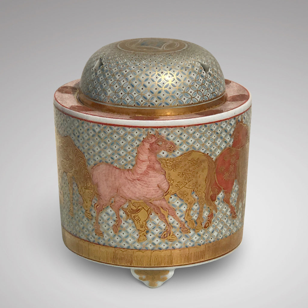 Late 19th Century Japanese Porcelain Censor - Main View - 1