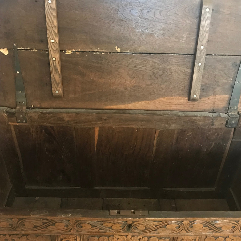 18th Century Welsh Carved Oak Coffer - Detail View - 10