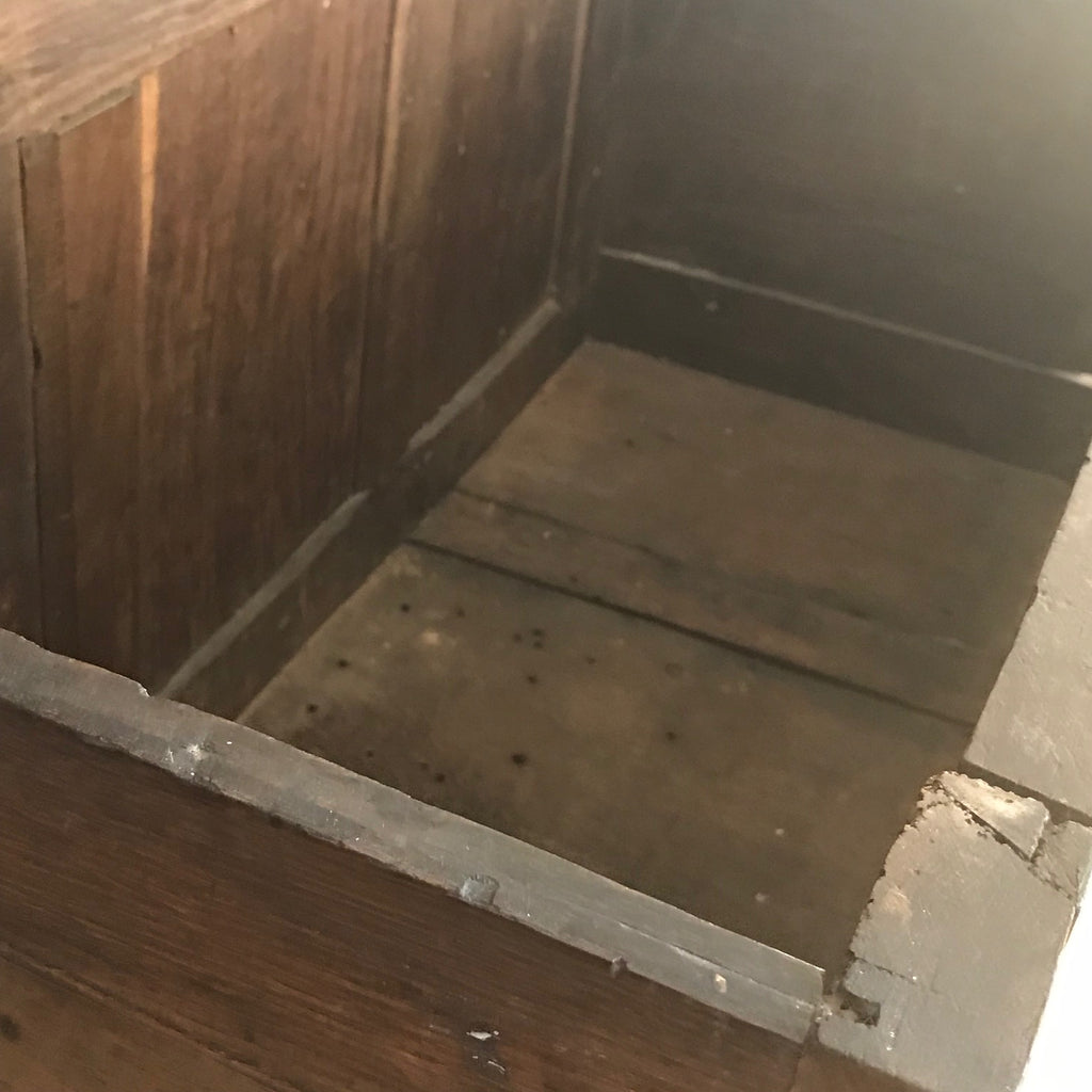 18th Century Welsh Carved Oak Coffer - Detail View - 8