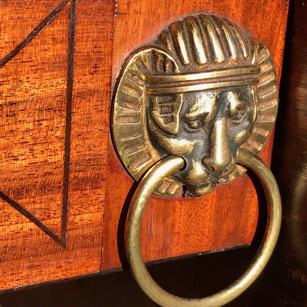 George III Egyptian Revival Plum Pudding Mahogany Supper Table - Handle Detail View - 6