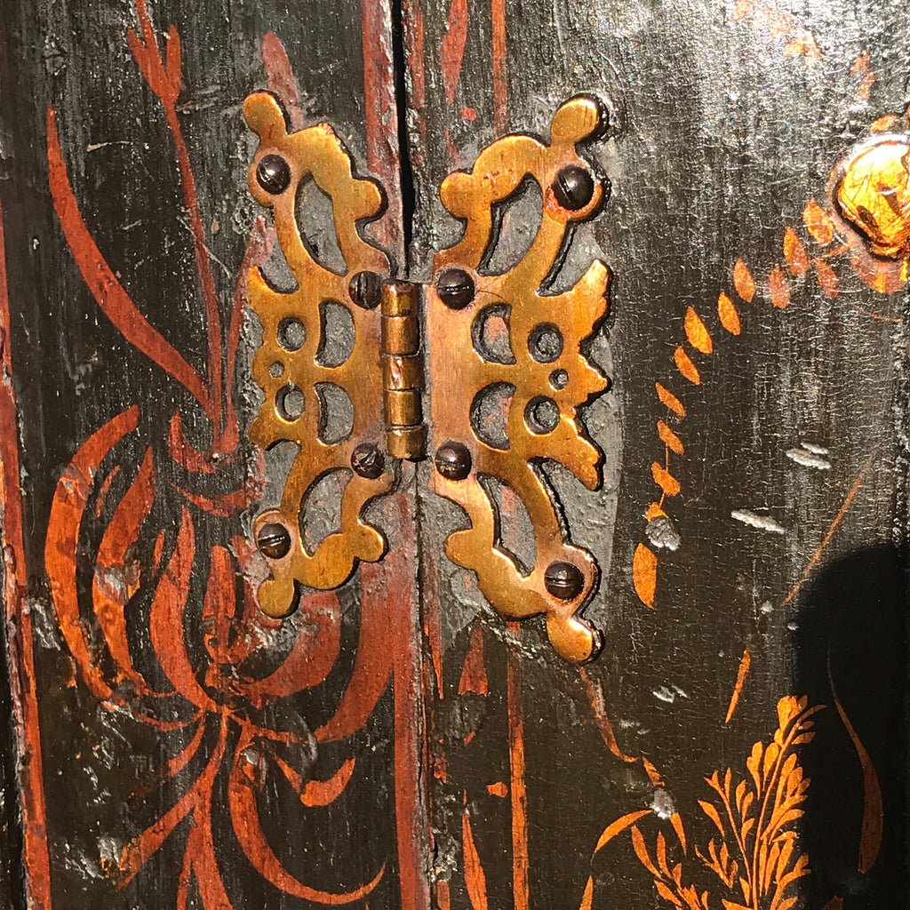 George III Japanned Bow Fronted Corner Cupboard - Detail View - 7