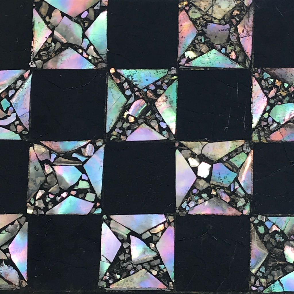 19th Century Mother of Pearl Chessboard with Backgammon Interior - Detail View - 6