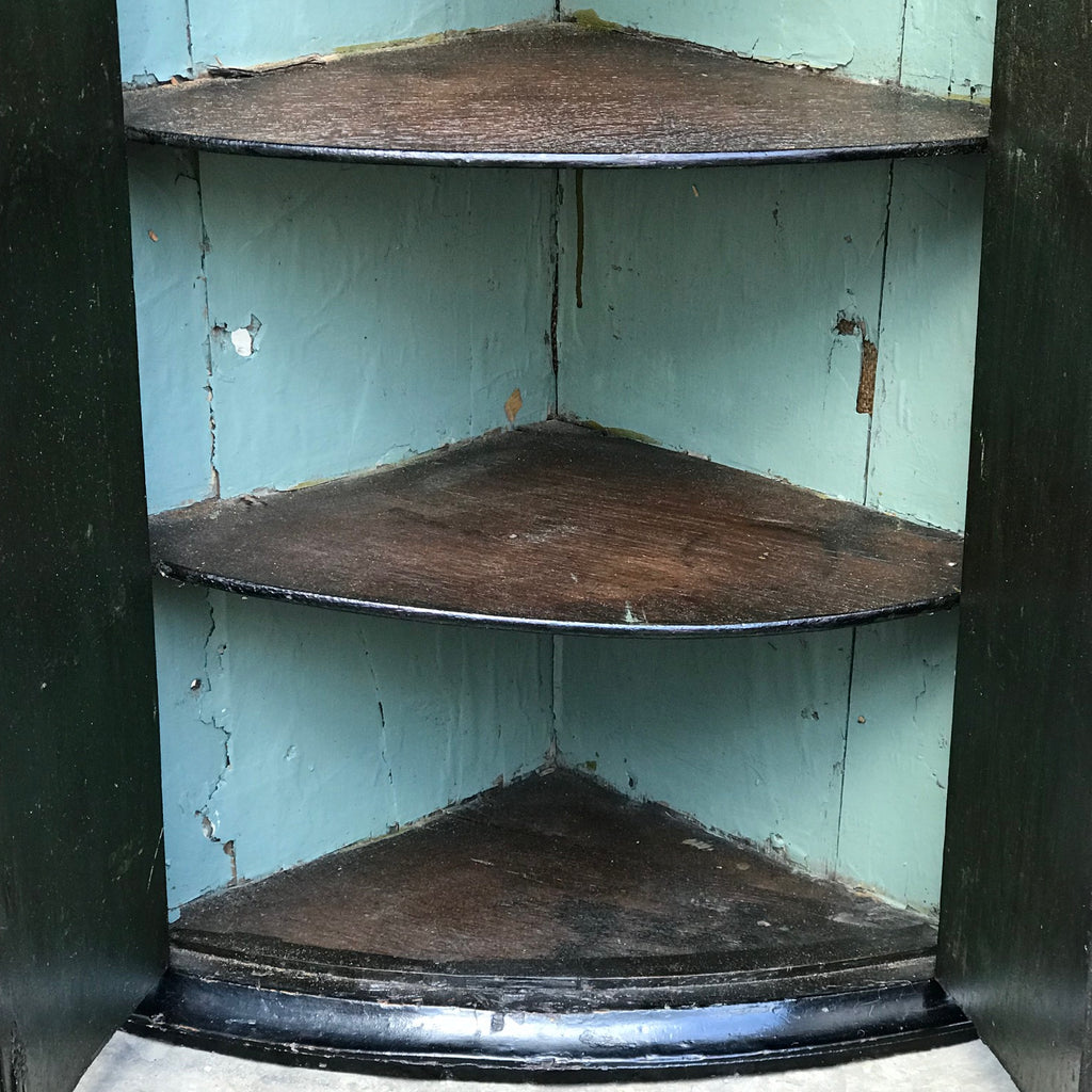 Early 18th Century Chinoiserie Corner Cupboard - Inside View - 11