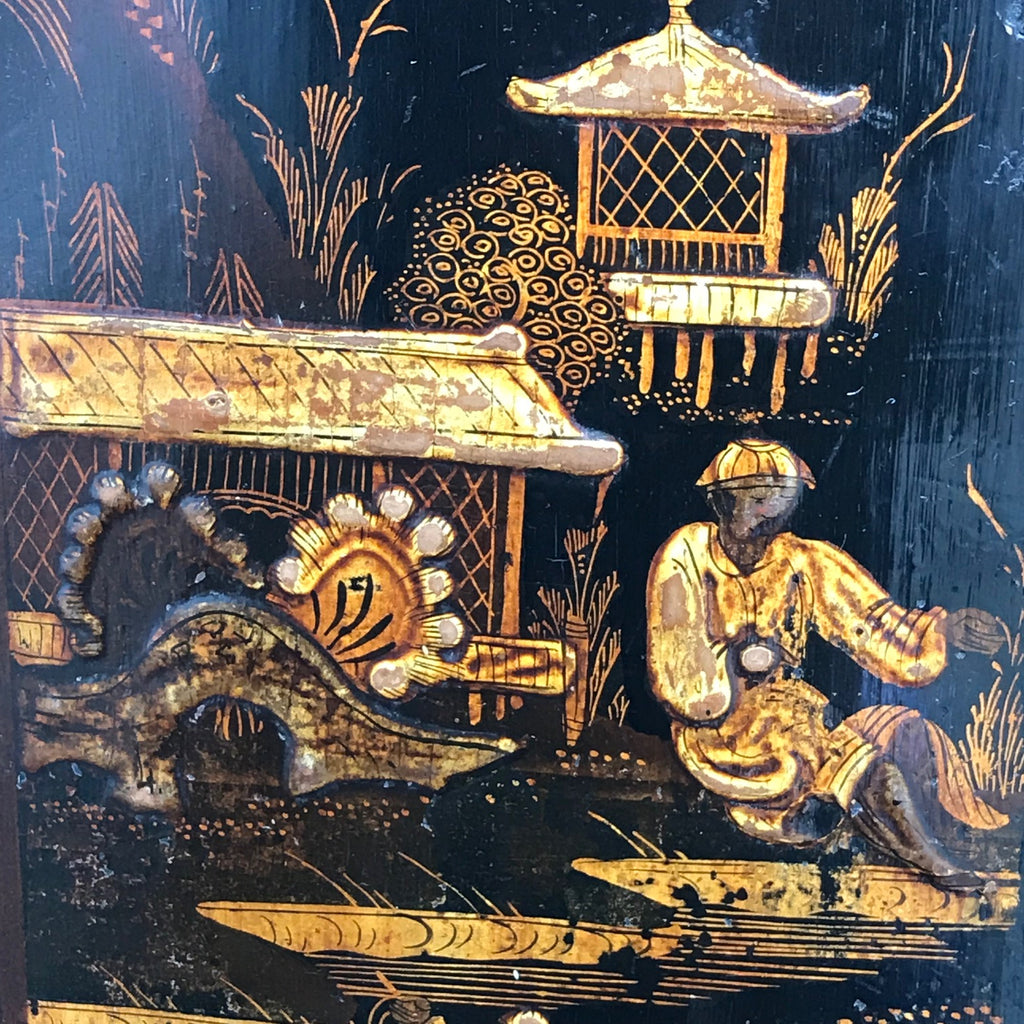 Early 18th Century Chinoiserie Corner Cupboard - Decoration Detail - 9