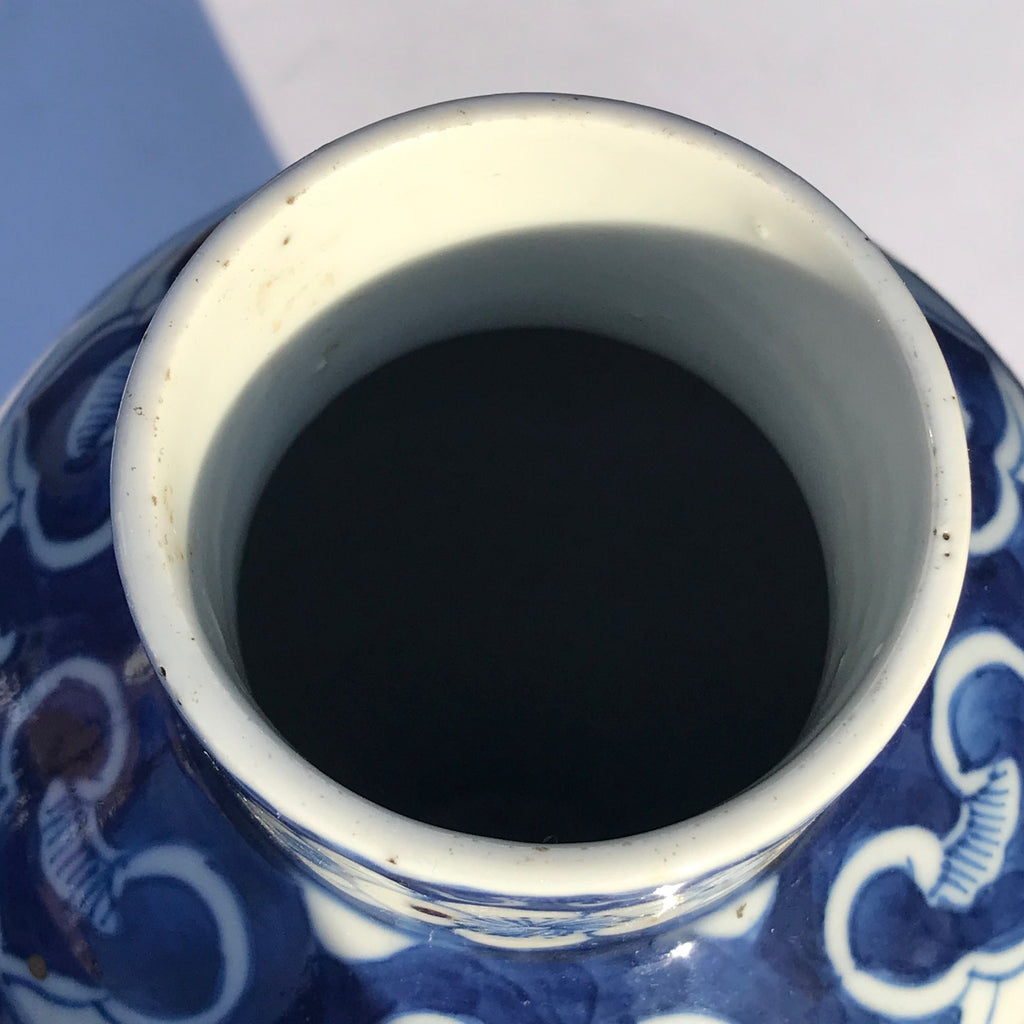 Pair of 19th Century Blue & White Chinese Vases with Covers - Detail View - 5