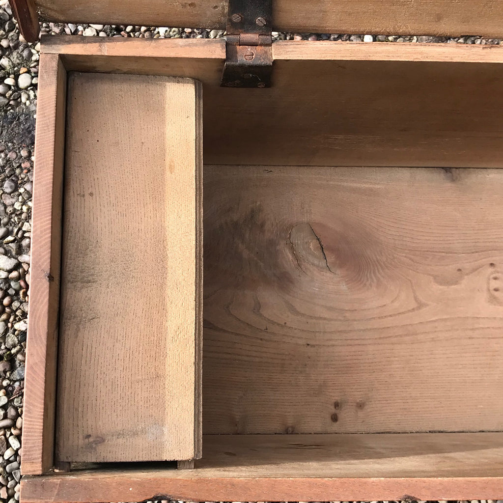 Georgian Elm Coffer with Heart Motif - Detail View - 5