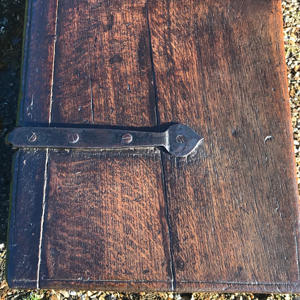 Small 17th Century Oak Coffer - Hinge Detail View - 5