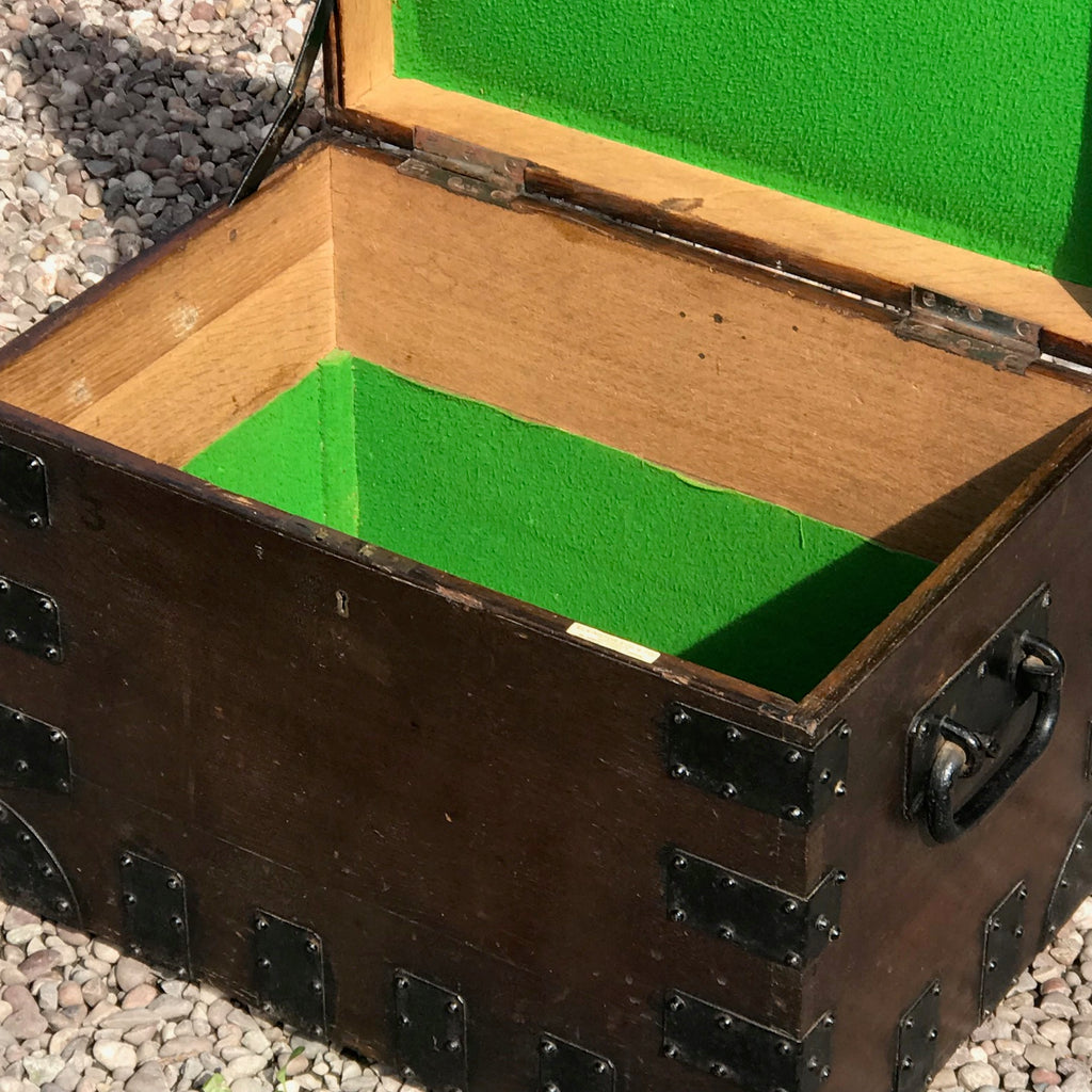 Two 19th Century Oak Silver Chests by Elkington & Co - Inside View - 10