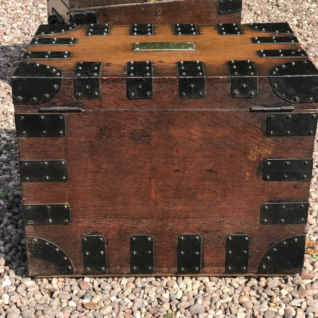 Two 19th Century Oak Silver Chests by Elkington & Co - Back View - 8