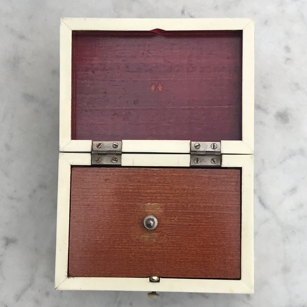 Mother of Pearl Trinket Box - Detail View - 7