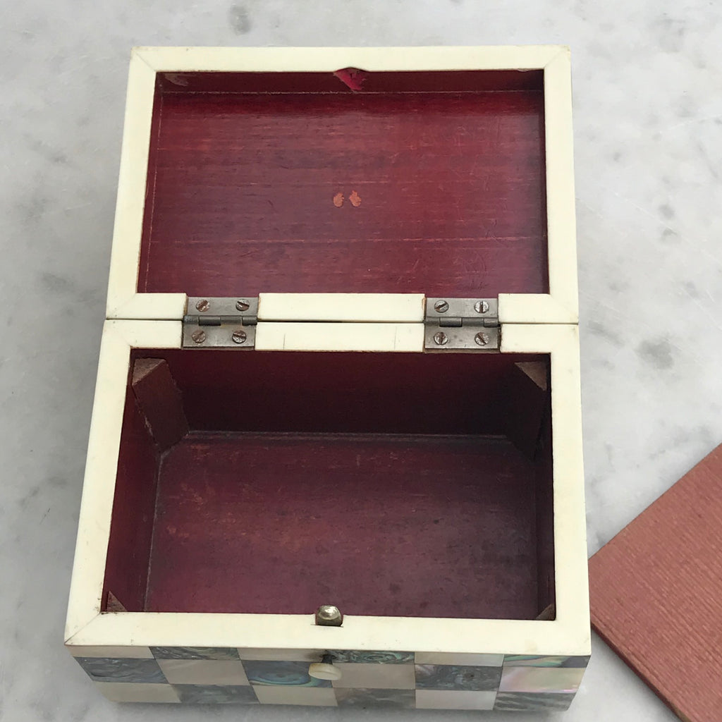 Mother of Pearl Trinket Box - Detail View - 8