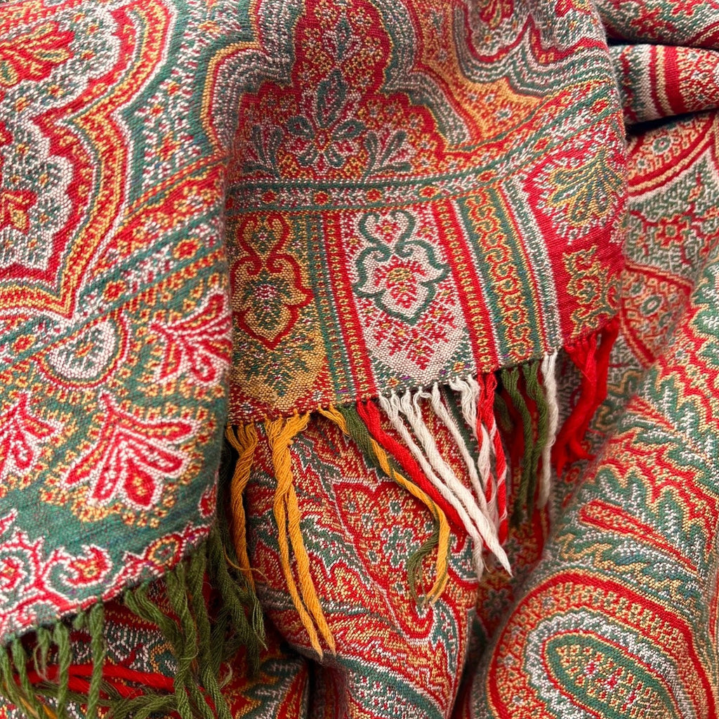 Stunning Victorian Paisley Woollen Shawl - Detail View - 2