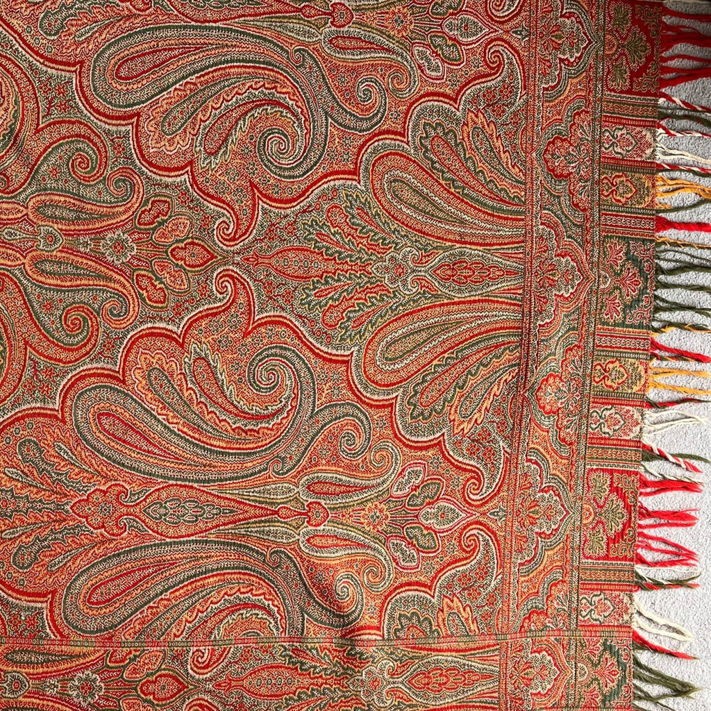 Stunning Victorian Paisley Woollen Shawl - Detail View - 5