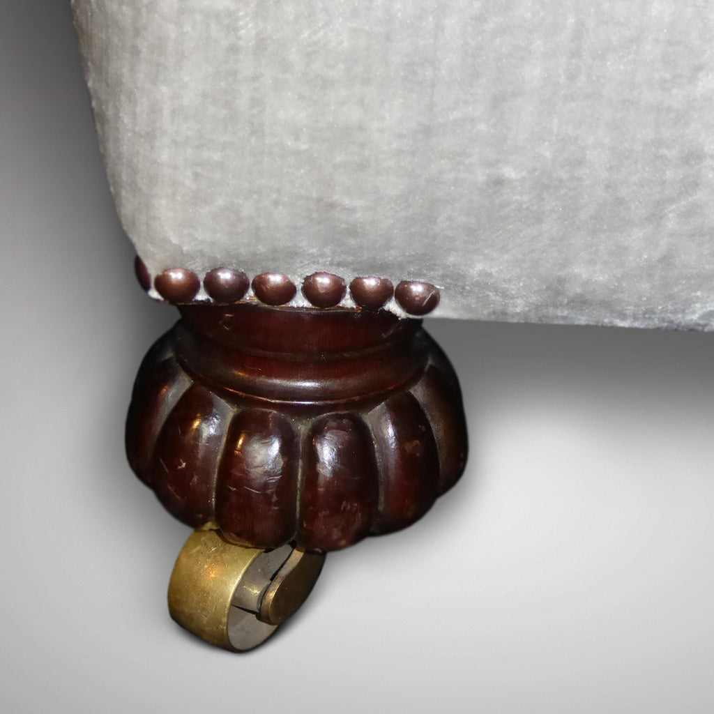 19th Century buttoned Armchair - Detail view of castor - 6