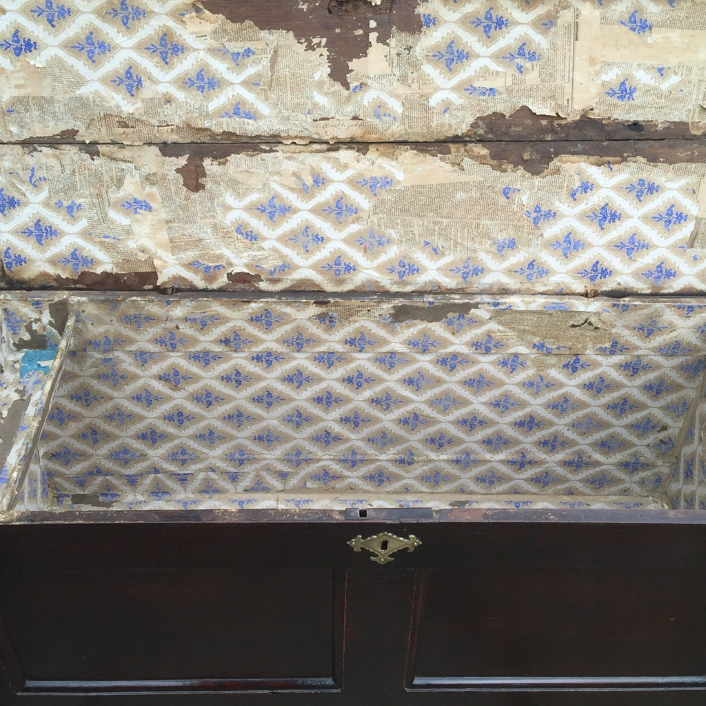Early 18th Century Oak Coffer - Inside View - 5