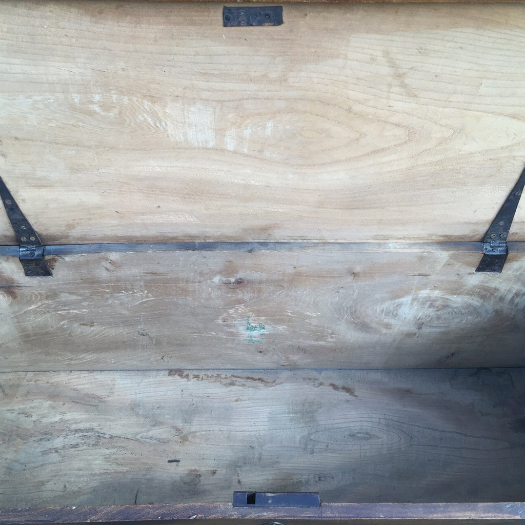 19th Century Elm Coffer - Inside View - 5