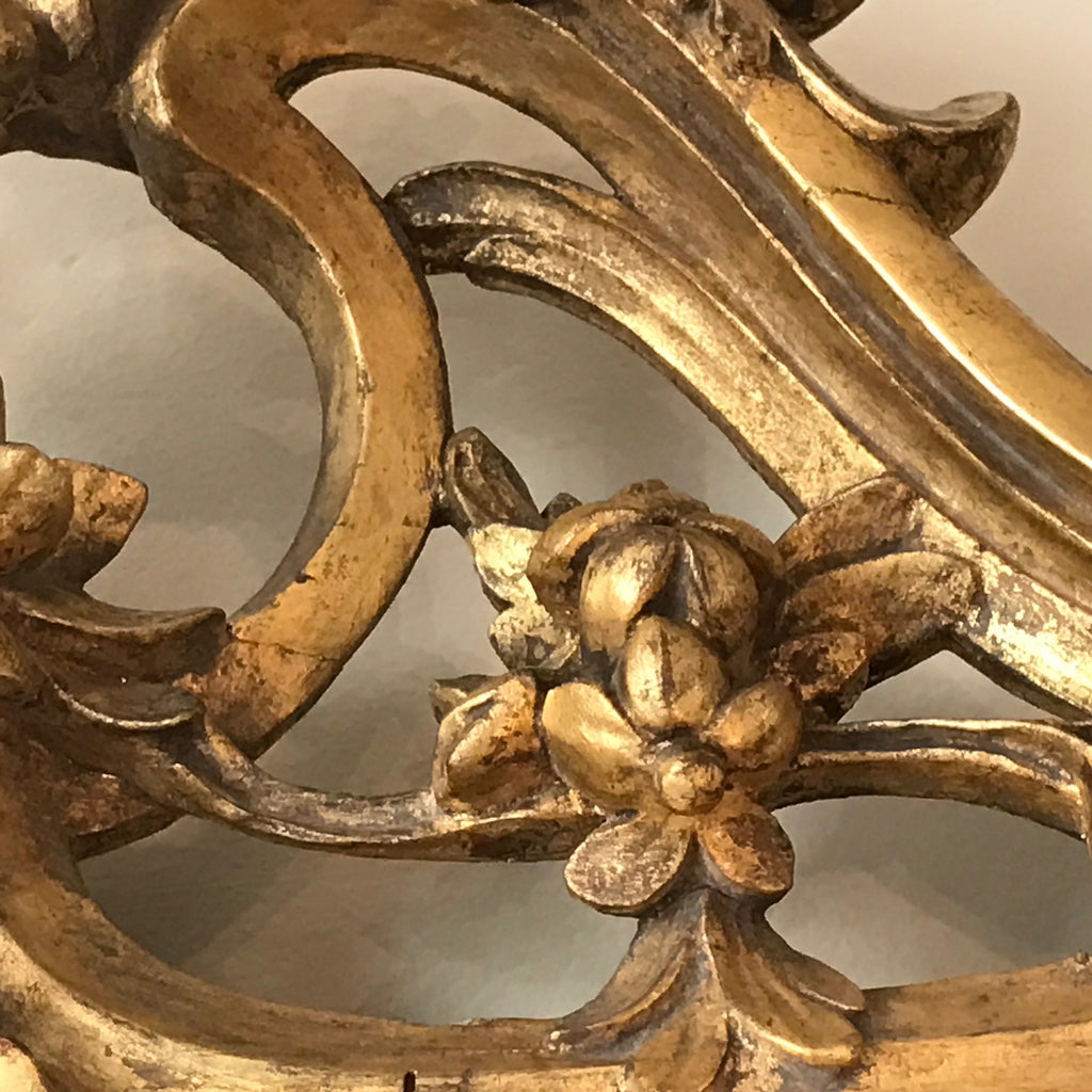 18th Century Carved Giltwood Mirror - Carved Detail View - 7