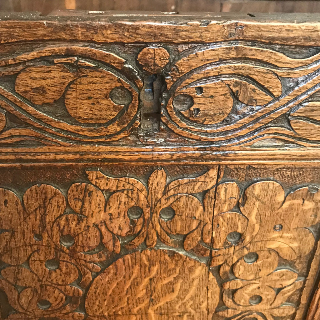 18th Century Welsh Carved Oak Coffer - Detail View - 5