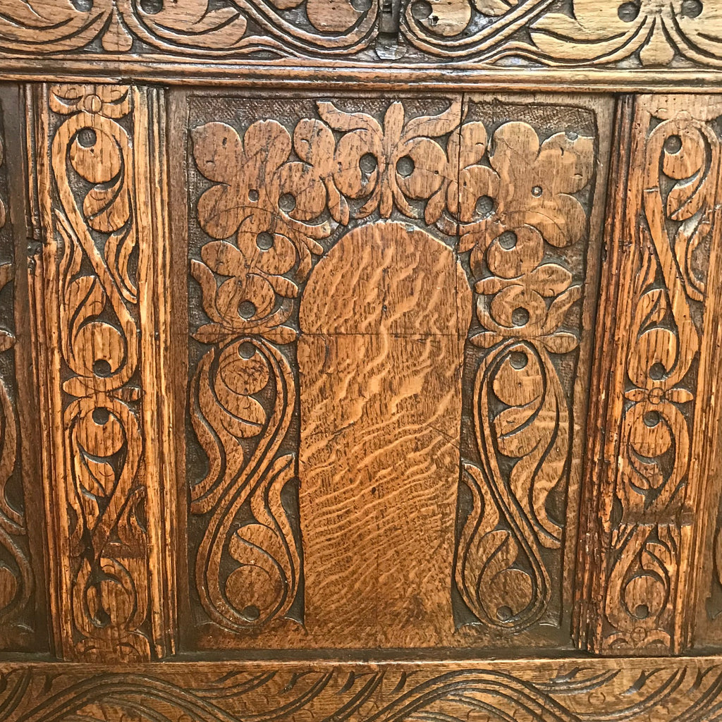 18th Century Welsh Carved Oak Coffer - Detail View - 4