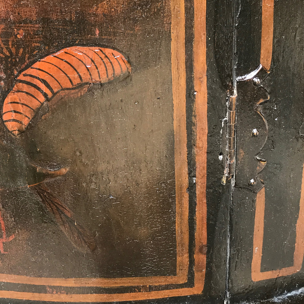 18th Century Chinoiserie Japanned Corner Cupboard - Decoration Detail - 5
