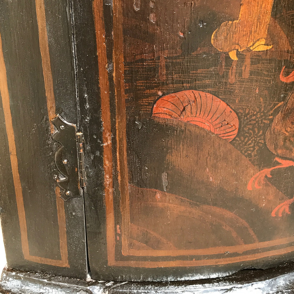 18th Century Chinoiserie Japanned Corner Cupboard - Decoration Detail - 7