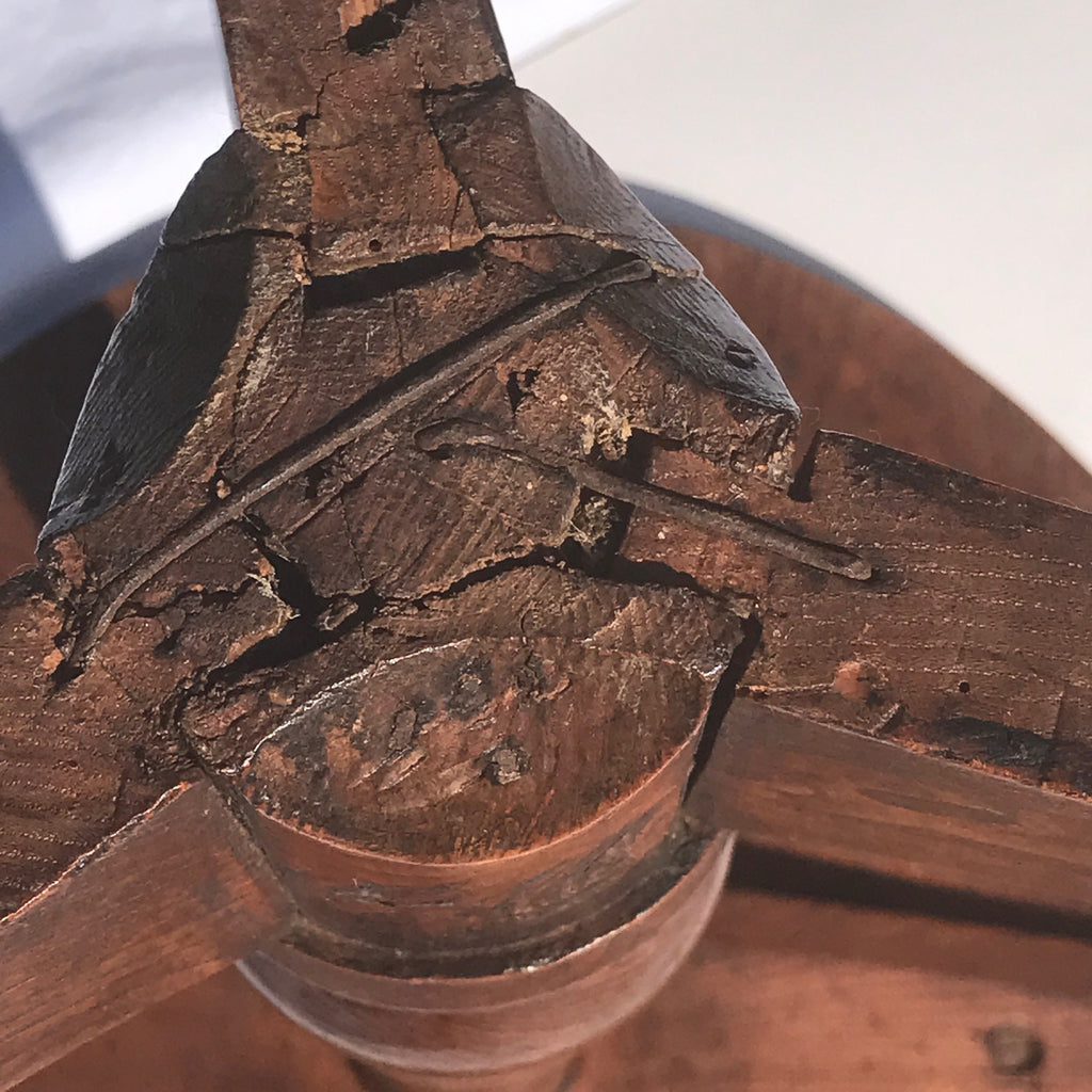 Early 19th Century Elm Pedestal Table