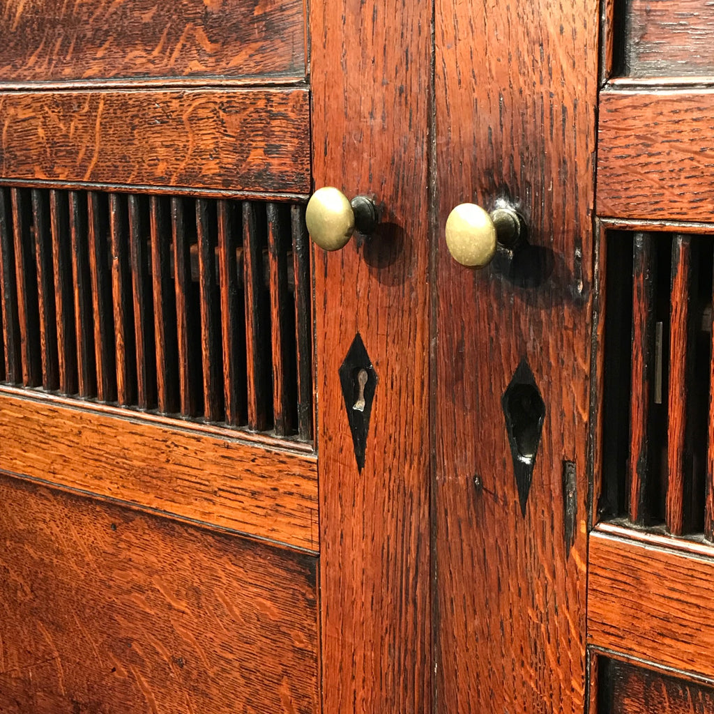 Early 19th Century Welsh Oak Bread & Cheese Cupboard - Brass Door Knob Detail - 5