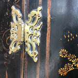 Early 18th century Chinoiserie Corner Cupboard - Butterfly Hinge Detail - 5