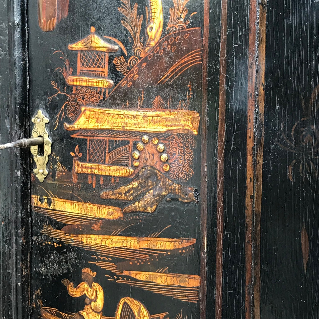 Early 18th Century Chinoiserie Corner Cupboard - Decoration & Key Detail - 8