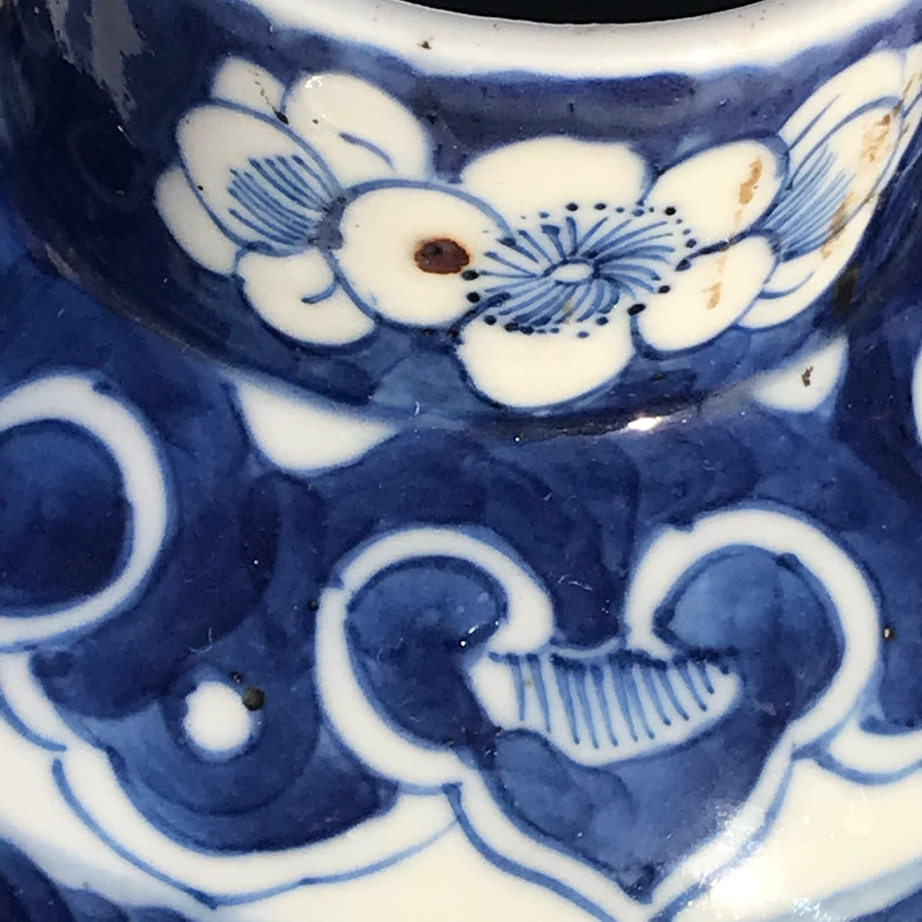 Pair of 19th Century Blue & White Chinese Vases with Covers - Detail View - 9
